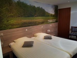 Giường trong phòng chung tại Hotel Het Landhuis