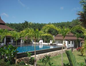 Bazén v ubytování Leelawadee Garden Resort nebo v jeho okolí