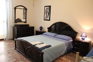 a bedroom with a bed and a dresser and a mirror at Casa Zara in Presicce