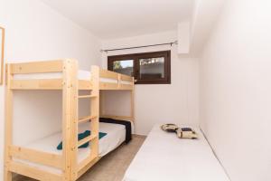 Postel nebo postele na pokoji v ubytování Alexger Psakoudia Seaview House
