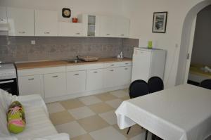 Kuchyň nebo kuchyňský kout v ubytování Apartments Maja Lopar