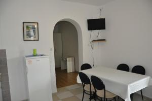 TV a/nebo společenská místnost v ubytování Apartments Maja Lopar