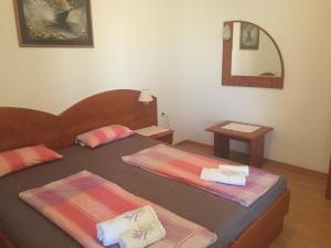 Postel nebo postele na pokoji v ubytování Apartments Maja Lopar