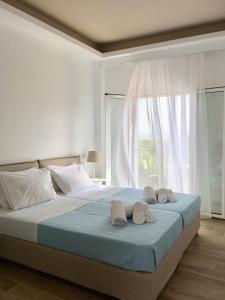 A bed or beds in a room at Alegria Kefalonia