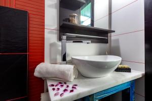 A bathroom at Villa Menelaos