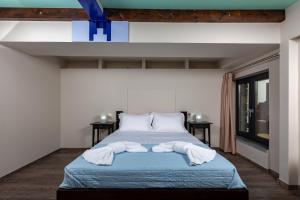 A bed or beds in a room at Villa Menelaos