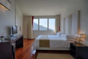 Posteľ alebo postele v izbe v ubytovaní Eden Rock Resort + 37 fotografií