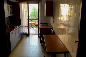 A kitchen or kitchenette at Roma Cinecittà Free WI-FI Még 11 kép