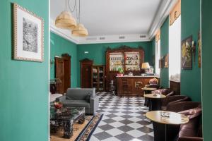 a room with chairs and tables and green walls at Hotel Residenza In Farnese in Rome