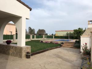 Κήπος έξω από το Casa rural "La Pageseta"