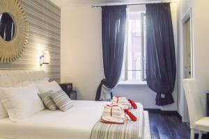 A bed or beds in a room at Navona Living Rome