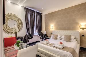 A bed or beds in a room at Navona Living Rome