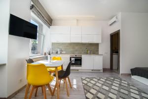 A kitchen or kitchenette at Family apartments 2