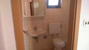 Koupelna v ubytování Apartmani Petra
