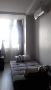 Cama ou camas em um quarto em Batumi