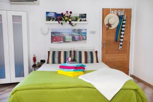 
Ein Bett oder Betten in einem Zimmer der Unterkunft Artemis Boutique Apartment 1

