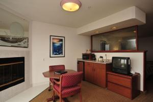Kuchyň nebo kuchyňský kout v ubytování Shilo Inn Suites Ocean Shores