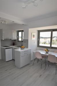 Η κουζίνα ή μικρή κουζίνα στο Athens Riviera Loft