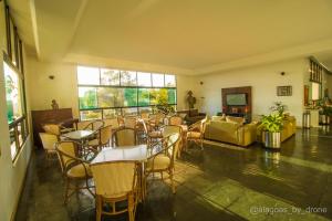 a restaurant with tables and chairs in a room at Xingó Parque Hotel in Canindé de São Francisco