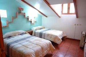 Posteľ alebo postele v izbe v ubytovaní La Buhardilla