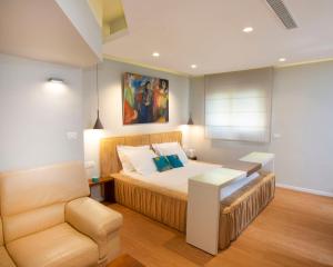 Posezení v ubytování Romantic suite in Caesarea