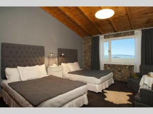 Cama ou camas em um quarto em Blanca Patagonia Hostería Boutique y Cabañas