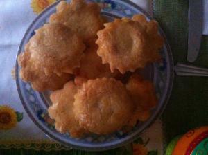 a blue plate of fried food on a table at B & B Luoghi Antichi in Castrovillari +44 photos