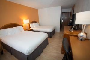 Postel nebo postele na pokoji v ubytování Econo Lodge Alliance + 3 fotografie