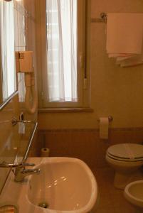 Ένα μπάνιο στο Hotel Mario +11 φωτογραφίες