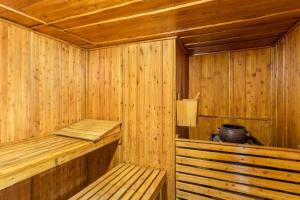 a wooden sauna with two wooden benches in it at Wyndham Guayaquil, Puerto Santa Ana in Guayaquil