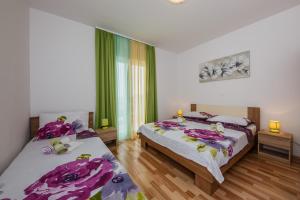 Postel nebo postele na pokoji v ubytování Villa Nora + 32 fotografií