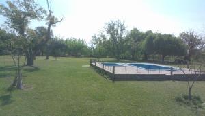 Bazén v ubytování Cabaña La Palloza nebo v jeho okolí