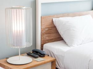 Postel nebo postele na pokoji v ubytování Hug Nimman Hotel