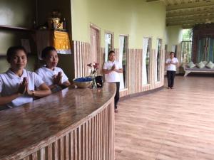 a group of girls standing around a counter in a room at Bella Kita Mountain Retreat & Spa in Klungkung