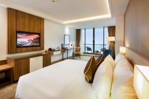 TV a/nebo společenská místnost v ubytování Comodo Nha Trang Hotel