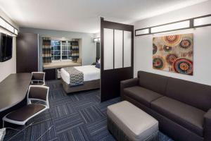 O zonă de relaxare la Microtel Inn & Suites - Greenville