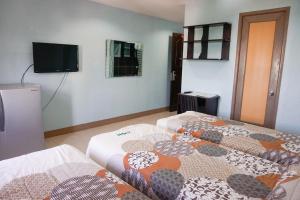Postel nebo postele na pokoji v ubytování Crowne Garden Hotel