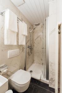
Ein Badezimmer in der Unterkunft Hotel Taverna
