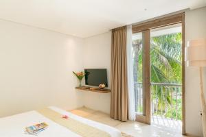 Televiisor ja/või meelelahutuskeskus majutusasutuses Svarga Resort Lombok