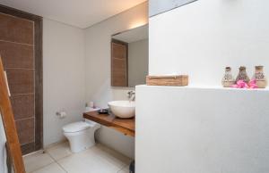 Vannituba majutusasutuses Svarga Resort Lombok