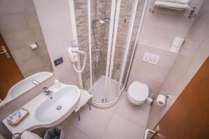 A bathroom at Garnì Bellavista