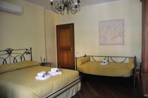 Ліжко або ліжка в номері Antica Villa di Bruto