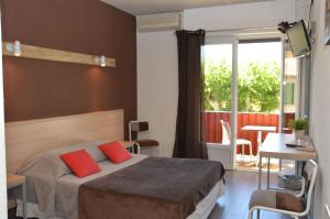 Gallery image of Hotel Le Terminus in Le Lavandou