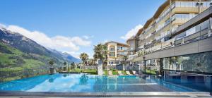 Bazén v ubytování Hotel Das Sonnenparadies nebo v jeho okolí