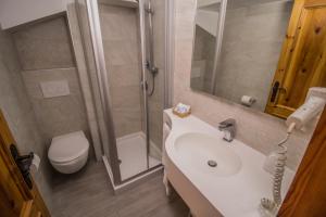 A bathroom at Garnì Bellavista