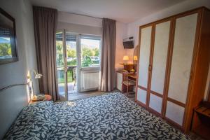 A bed or beds in a room at Garnì Bellavista