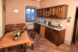 Kuchnia lub aneks kuchenny w obiekcie Villa Il Palazzo