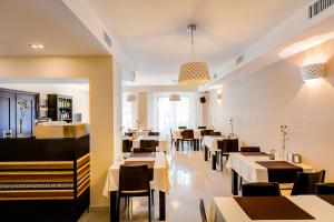 Restoran või mõni muu söögikoht majutusasutuses Montis Hotel & Spa