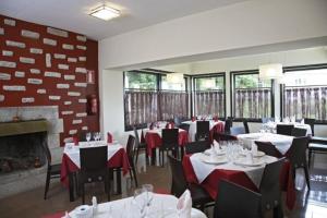 Restoran või mõni muu söögikoht majutusasutuses Hotel O Casino da Rasa