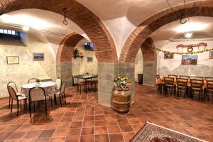 Restauracja lub miejsce do jedzenia w obiekcie Villa Il Palazzo